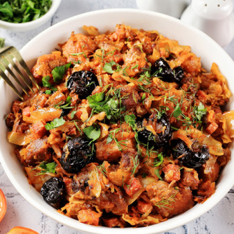 Классический бигус из квашеной капусты