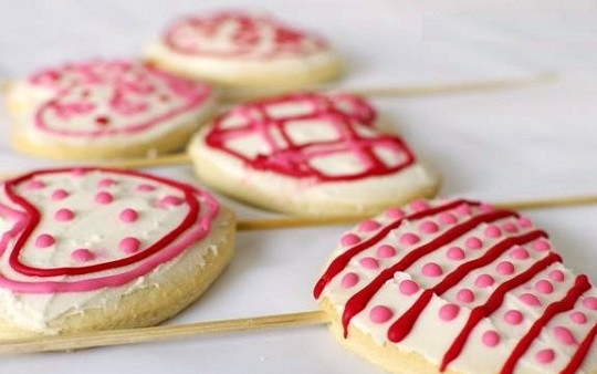 1. Этап. Печенье на день Валентина: 6. А дальше все зависит от Вашей фантазии и умений. Украсьте печенье на день Валентина и угощайте любимых.