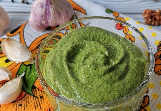 1. Этап. Ореховый соус со шпинатом: Откорректировать на свой вкус соль/перец /сок лимона и можно подавать на стол.