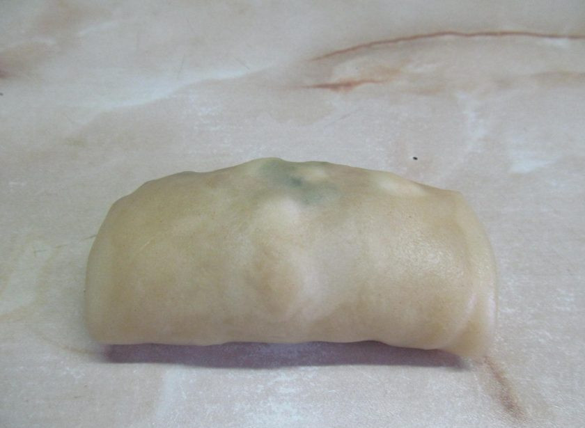 1. Этап. Пирожки из заварного теста с тунцом: А затем сверните рулетик.