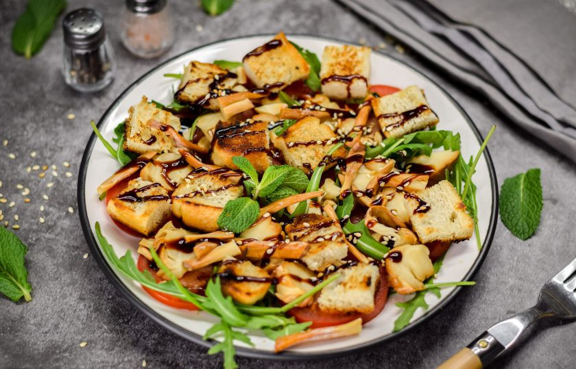 1. Этап. Салат с сыром косичка и сухариками: Приятного аппетита!