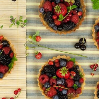 Песочные корзиночки с ягодами