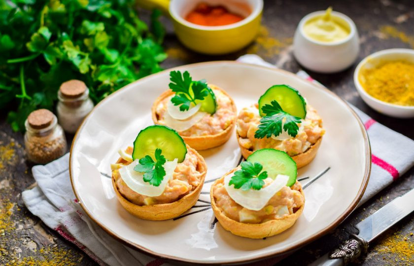 1. Этап. Тарталетки с икрой минтая: Приятного аппетита!