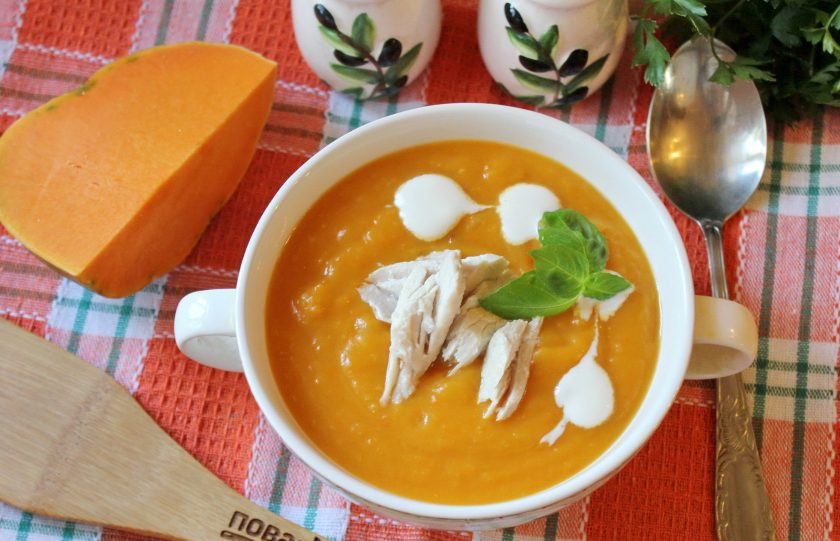 1. Этап. Тыквенный суп-пюре с мясом: Суп-пюре из тыквы с мясом готов. При подаче в каждую тарелку выложите кусочки отварного мяса.