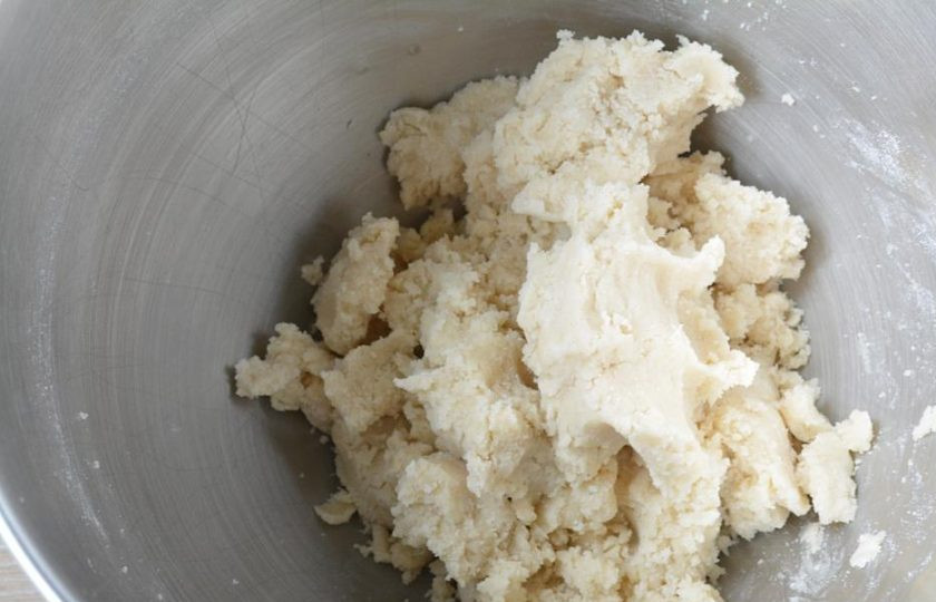 1. Этап. Индийское песочное печенье Нанхатаи: 2. Тщательно перемешайте все ингредиенты.