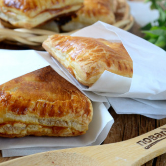 Кармашки с яблочными пирожками