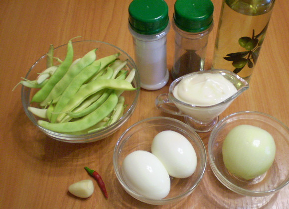 1. Этап. Салат из фасоли остренький: Подготовим продукты для салата. Перец 