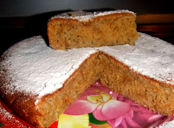 1. Этап. Постная банановая коврижка в мультиварке: Когда мультиварка подаст сигнал, можно открывать и доставать нашу коврижку. Газировка придала ей пышность, как будто яйца положили! Посыпаем сверху сахарной пудрой. Приятного аппетита!