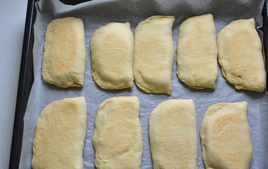 1. Этап. Яблочный торт с коричным кремом: При температуре 190 градусов выпекайте в течение 20 минут до румяности.