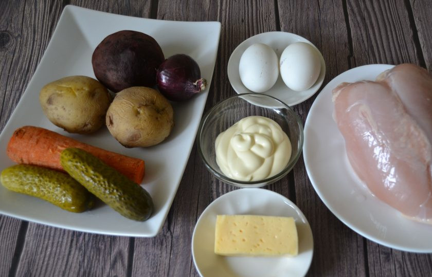 1. Этап. Салат Манон: Подготовьте все ингредиенты для салата.