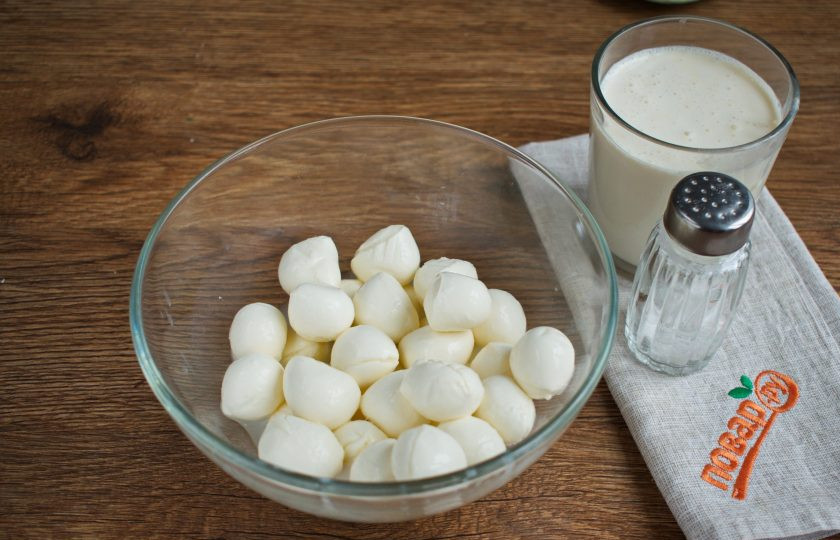 1. Этап. Домашний сыр страчателла: Подготовьте необходимые продукты.