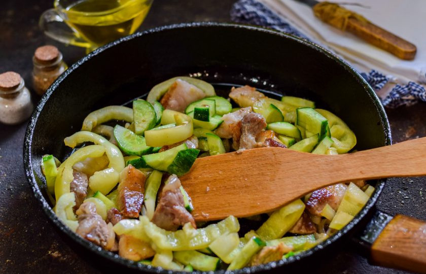 1. Этап. Салат Доллар: Прогрейте салат пару минут и подавайте к столу.