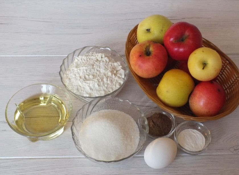 1. Этап. Кекс с яблочным пюре: Подготовьте необходимые ингредиенты.