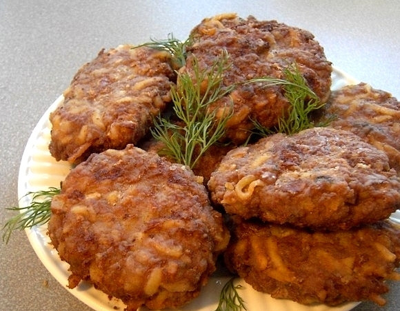 1. Этап. Котлеты из фарша с картофелем: Подавать можно горячими или холодными - как вам больше нравится!