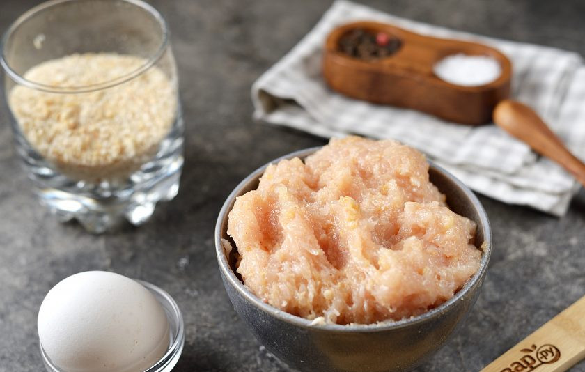 1. Этап. Куриные наггетсы без масла: Подготовьте ингредиенты.