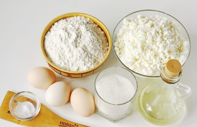 1. Этап. Творожные ёжики: Подготовьте все ингредиенты.