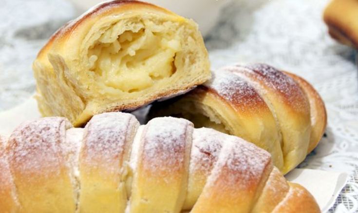 1. Этап. Булочки с кремом Патисьер: Готовые булочки посыпаем сахарной пудрой. Приятного аппетита!