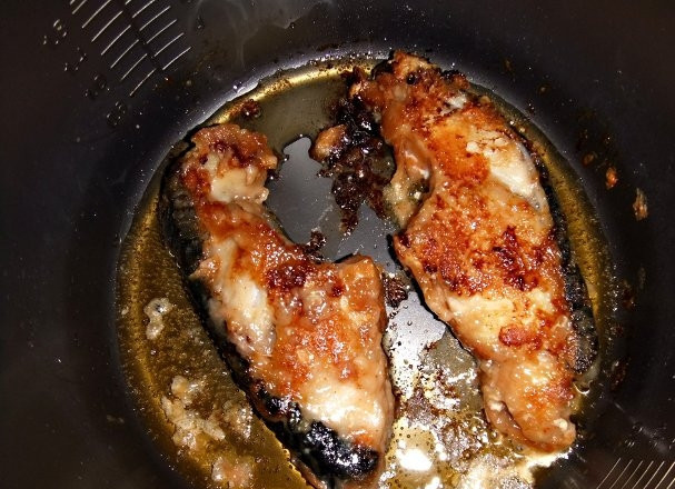 1. Этап. Стейк голубой акулы: До румяного цвета.