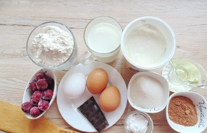 1. Этап. Торт Ай-Петри с вишней: Подготовьте все ингредиенты для приготовления торта.