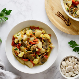 Овощное рагу с фасолью и грибами