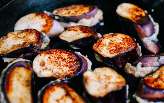 1. Этап. Баклажаны с начинкой по-азиатски: 6. А после с двух сторон до румяности.