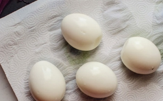 1. Этап. Яйца шотландские: 2. Яйца отварите 3-4 минуты, чтобы они получились всмятку. Остудите и аккуратно очистите.