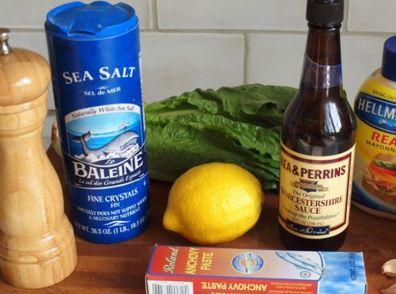 1. Этап. Заправка к салату Цезарь: Приготовьте все ингредиенты.