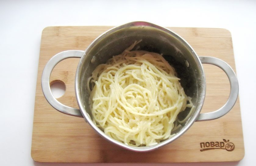 1. Этап. Спагетти с кетчупом: Перемешайте.