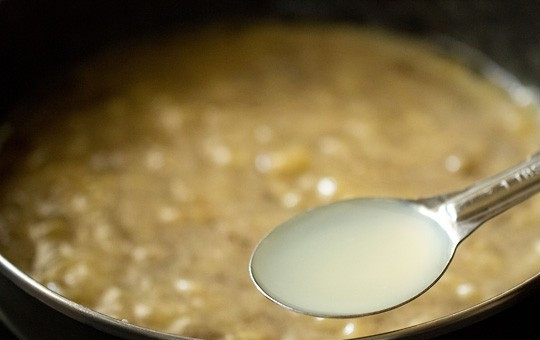 1. Этап. Маффины без яиц: 7. Чтобы оттенить сладкий вкус, влейте сок лимона.