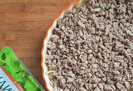 1. Этап. Суздальский яблочник: Собираем. Картофельное пюре делим на 2 части. 1 слой: картофельное пюре 2 слой: жареный лук 3 слой: фарш обжаренный