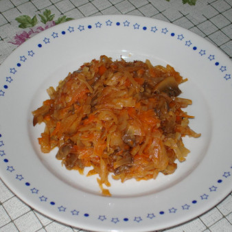 Капуста, тушеная с грибами
