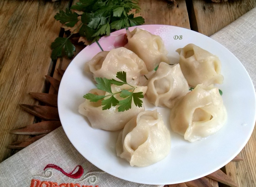 1. Этап. Манты с тыквой и мясом в мультиварке: Подавайте манты горячими со сметаной или горчицей. Приятного аппетита!