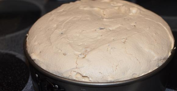 1. Этап. Торт Киевский классический: 11. Запекайте при самой минимальной температуре минимум часов 6.