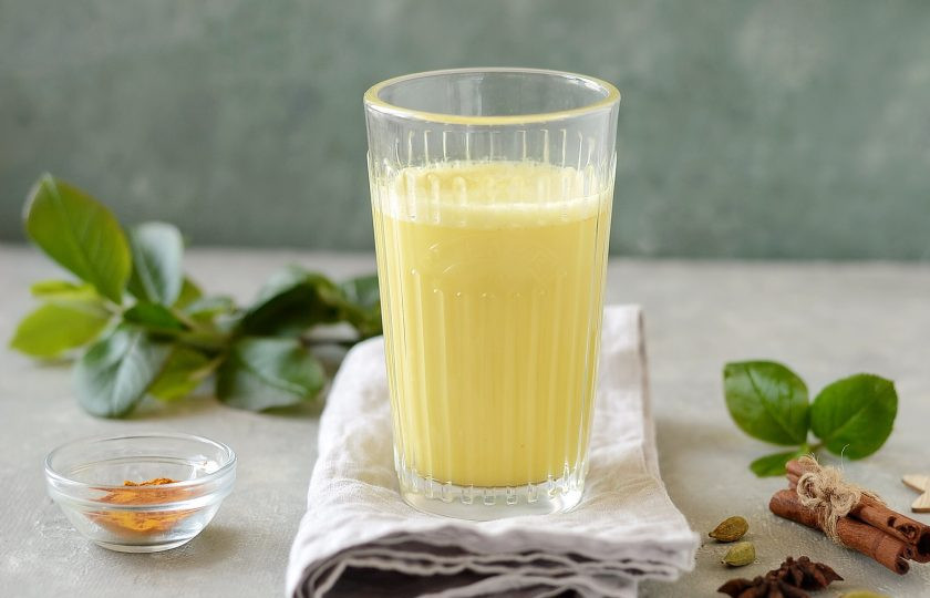 1. Этап. Куркума латте: Куркума латте готов. Подавайте его горячим!