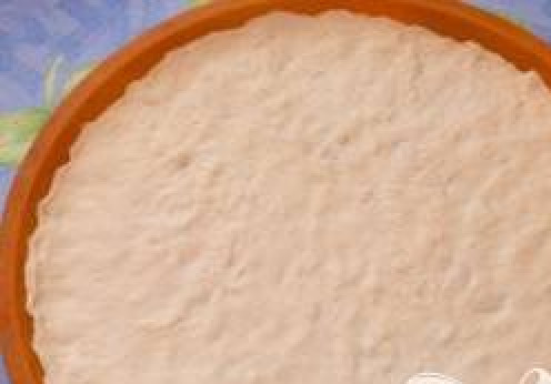 1. Этап. Классическое тесто для пиццы: Готовое тесто растянуть руками либо раскатать скалкой. Толщина должна быть не больше 3-4 мм. По рецепту должно получиться 3 основы диаметром 32-34 см.