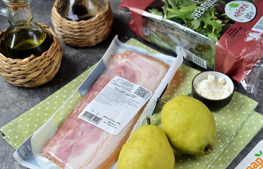 1. Этап. Салат с беконом, грушей и рукколой: Подготовьте ингредиенты.