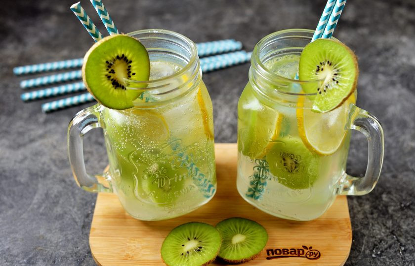 1. Этап. Лимонад «Киви»: И можно сразу же наслаждаться полезным и вкусным напитком.