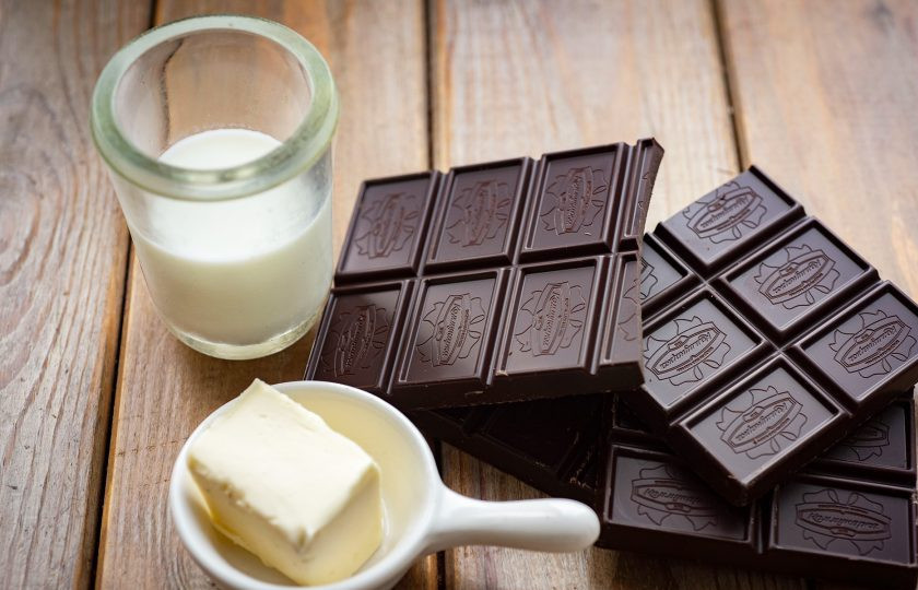 1. Этап. Шоколадный торт с кремом из маскарпоне: Готовим ганаш на основе молока.