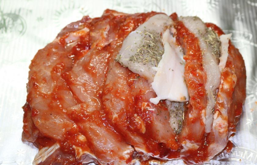 1. Этап. Мясо, запечённое гармошкой: Собирите 