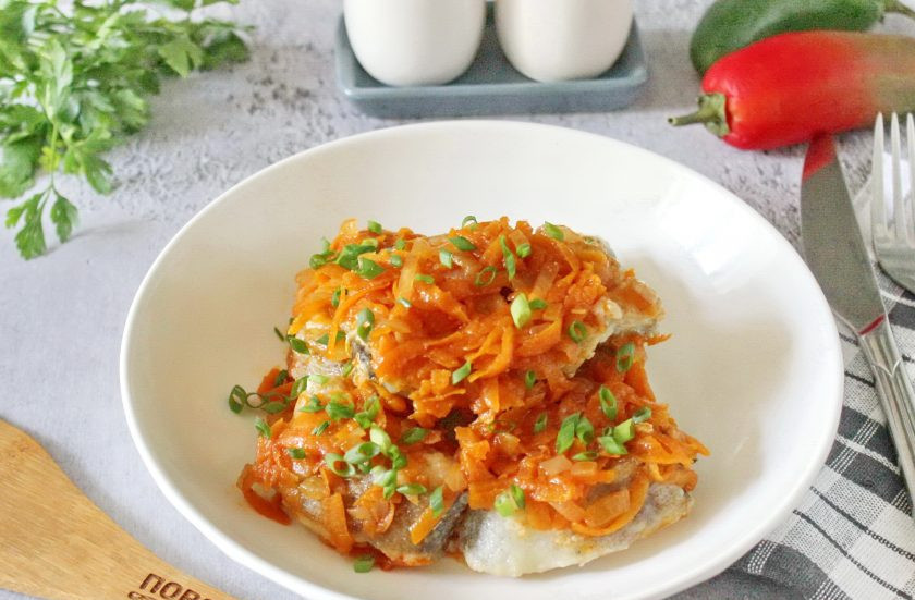 1. Этап. Минтай под маринадом из моркови и лука: Минтай под маринадом из моркови и лука готов. Приятного аппетита!