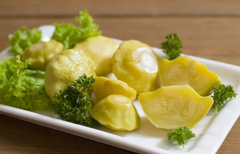 1. Этап. Патиссоны, маринованные без стерилизации: 7. Готовые патиссоны подаются в качестве овощного блюда к картофелю и мясу.