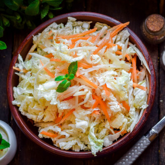 Салат с пекинской капустой и дайконом