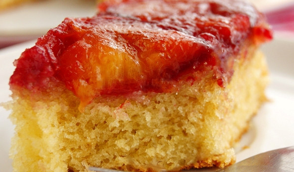 1. Этап. Сливовый пирог перевертыш: 10 В разрезе сливовый пирог перевертыш получается очень красивым, а самое главное - фрукты сочные и аппетитные. Приятного чаепития!