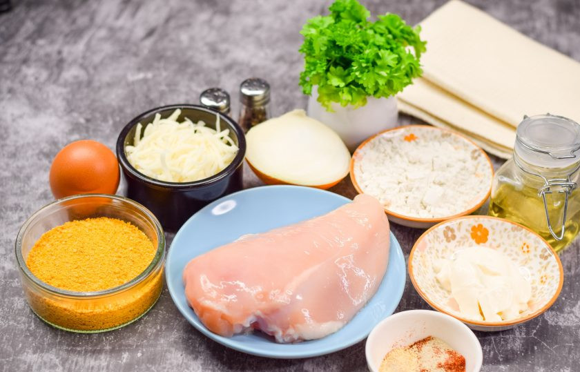 1. Этап. Рубленые котлеты в панировочных сухарях на сковороде: Подготовьте все ингредиенты.