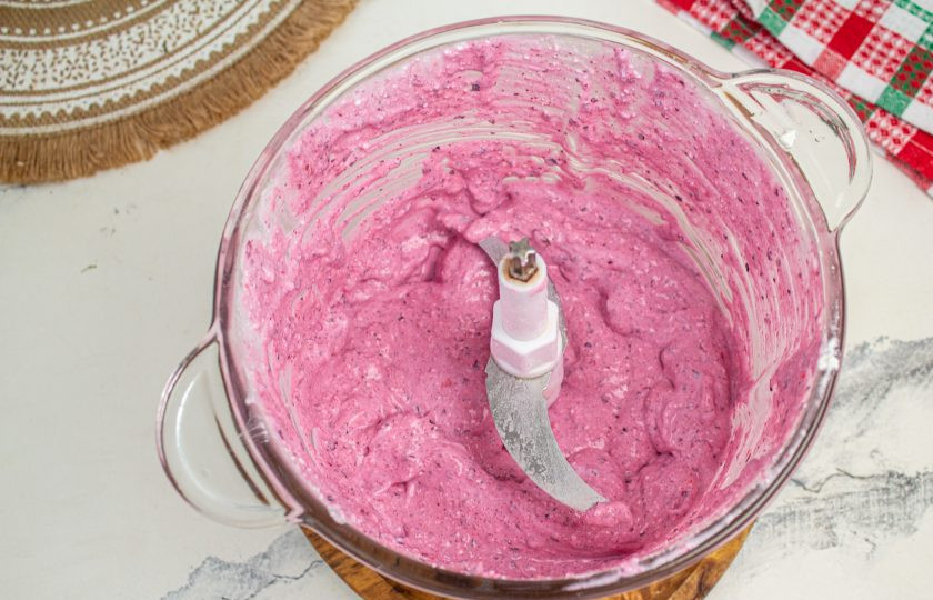 1. Этап. Худеющее мороженое: Измельчите в однородную массу.