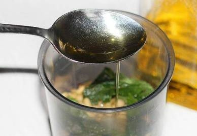 1. Этап. Соус к говядине: Оливковое масло и винный уксус.