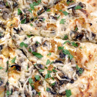 Пицца со сливочным соусом