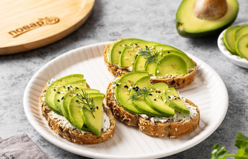 1. Этап. Быстрые бутерброды с авокадо: Бутерброды с авокадо готовы, для подачи их можно посыпать кунжутом. Приятного вам аппетита!