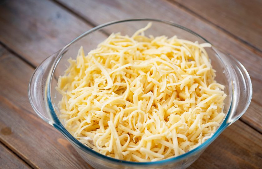 1. Этап. Жульен в аэрогриле: И сверху выложите сыр, натертый на крупную терку.