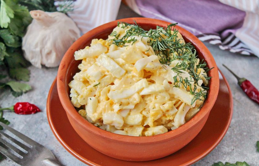 1. Этап. Салат из кальмаров с чесноком: Приятного аппетита!